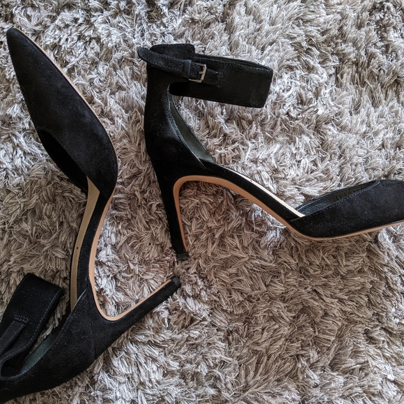 Via Spiga black suede pump w ankle strap - Picture 7 of 7